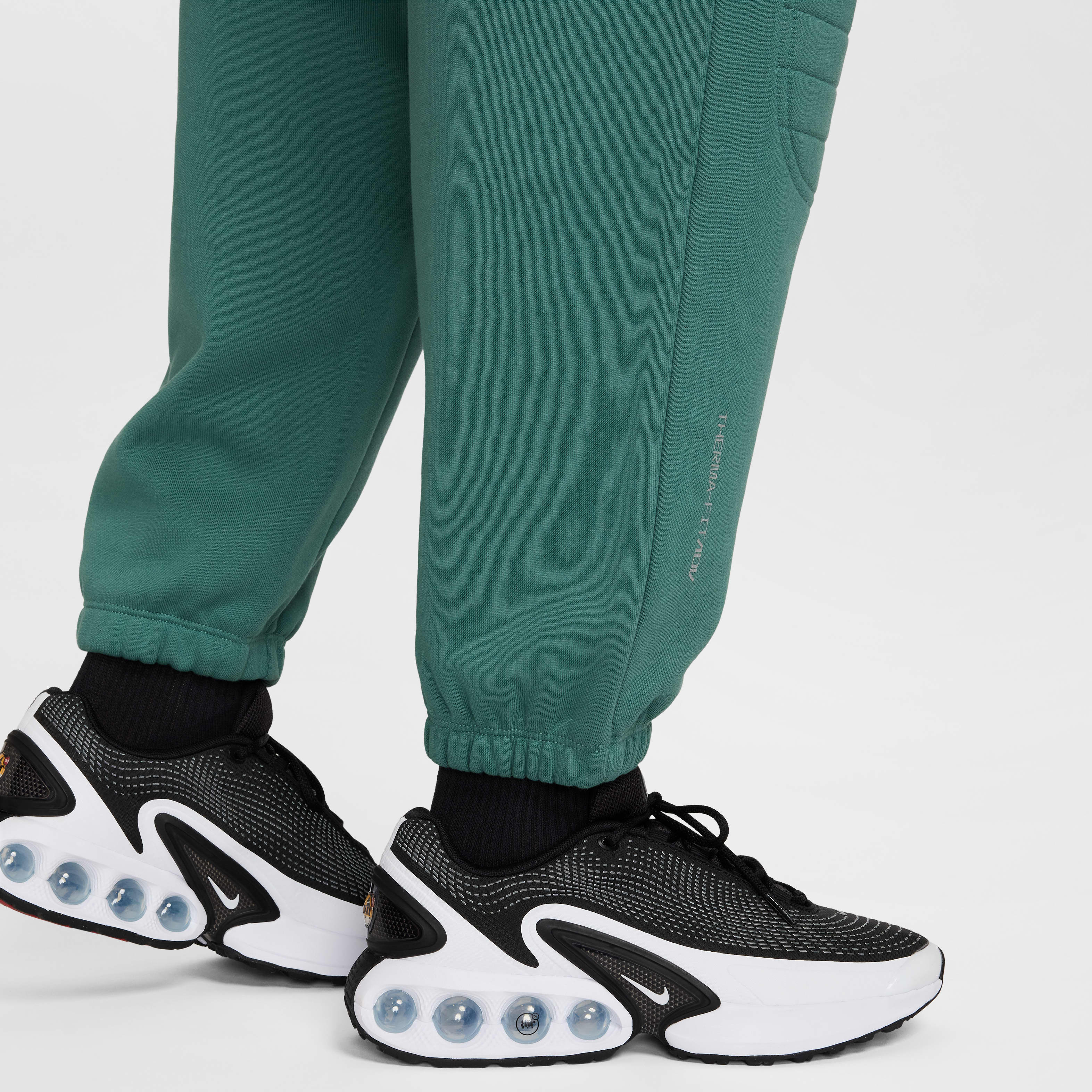 Nike Liverpool F.C. Tech Pack Men's Nike Therma-FIT Football